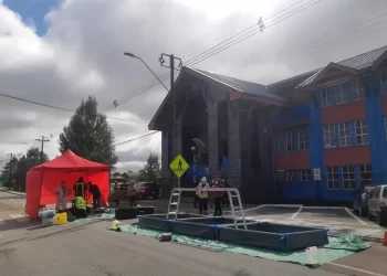 Puerto Varas: Evacuan a alumnos y profesores del Colegio Nueva Braunau por presencia de material peligroso