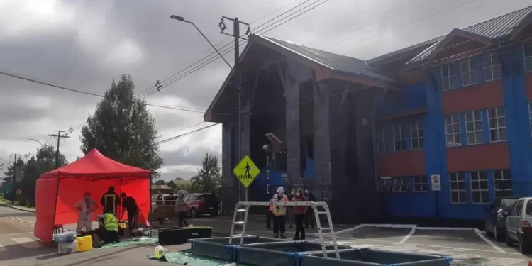 Puerto Varas: Evacuan a alumnos y profesores del Colegio Nueva Braunau por presencia de material peligroso