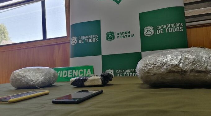 Detienen a ciudadana colombiana con más de un kilo de marihuana y medio kilo de cocaína