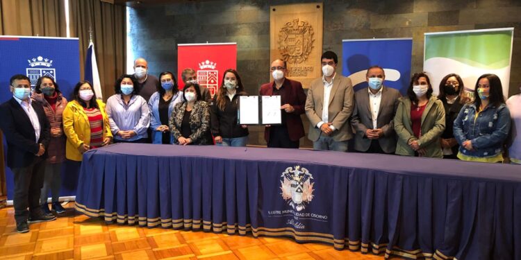 Municipios de la provincia de Osorno firman convenios para fortalecer emprendimientos locales