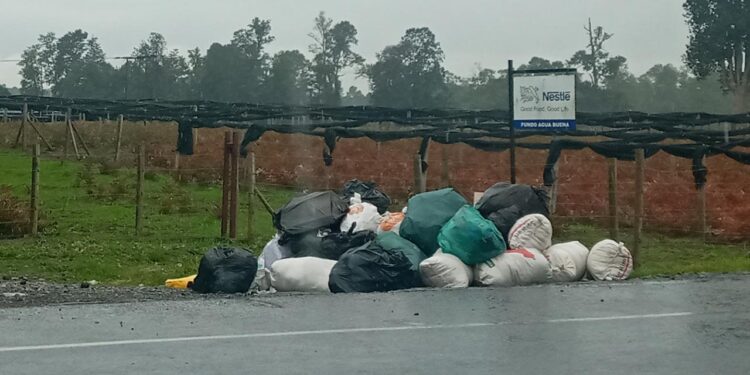 Vecinos de la Ruta CH- 215 reclaman falta de recolección de basura