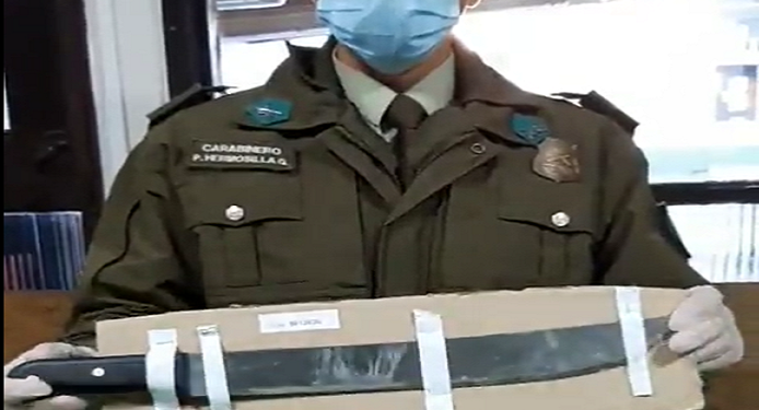 Castro: Detienen a sujeto que intentó atacar con un machete a varias personas