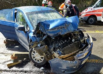 Lago Ranco: Tres personas resultaron heridas tras una colisión entre dos vehículos