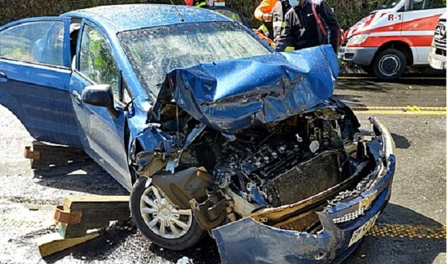 Lago Ranco: Tres personas resultaron heridas tras una colisión entre dos vehículos