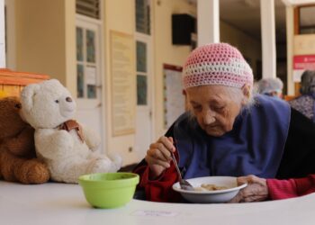 Fundación Las Rosas busca transformar el SOAP en almuerzos solidarios para personas mayores