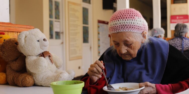 Fundación Las Rosas busca transformar el SOAP en almuerzos solidarios para personas mayores