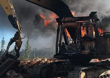 Ataque incendiario dejó una retroexcavadora destruida en Lanco