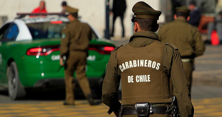 Investigan muerte de un hombre encontrado al interior de un vehículo