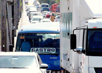 Alcalde Juan Vera califica de grave la congestión vehicular en la comuna de Castro