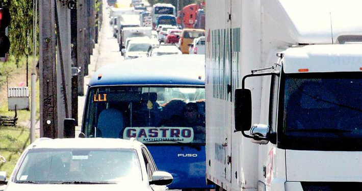 Alcalde Juan Vera califica de grave la congestión vehicular en la comuna de Castro