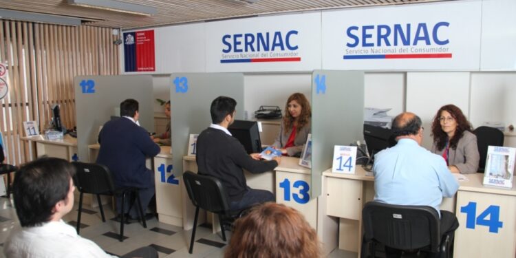 La mayor cantidad de reclamos en el Sernac se concentra en el  retail mercado financiero y telecomunicaciones.