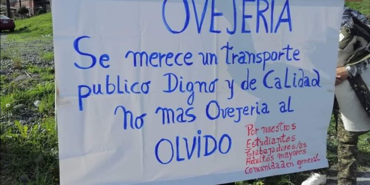 Un centenar de vecinos de Ovejería protestaron por falta de locomoción