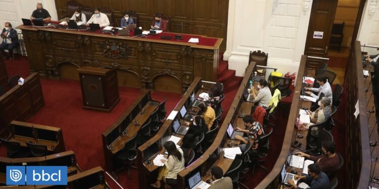 CC: Comisión valora artículo sobre derecho de propiedad y descarta expropiación de fondos de AFP