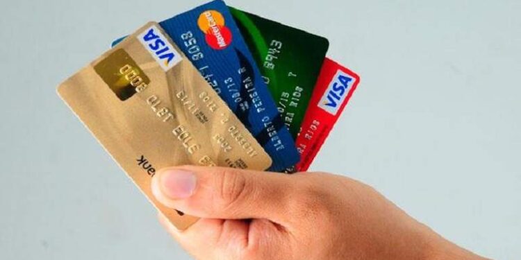 Sernac lanza primer comparador de tarjetas de crédito