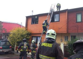 Incendio dejó una vivienda siniestrada y tres damnificadas en Osorno