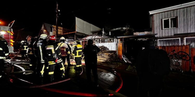 Dos hombres fallecen en incendio la madrugada de este domingo en Osorno