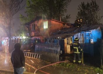 Cinco damnificados deja incendio en sector Rahue Alto de Osorno