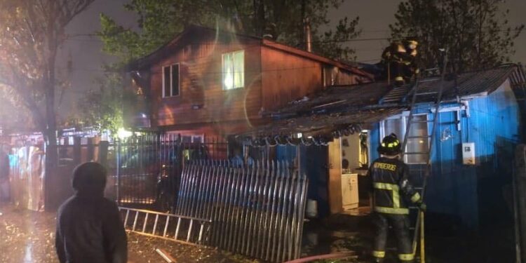 Cinco damnificados deja incendio en sector Rahue Alto de Osorno