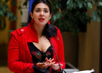 Cariola y postura del PC por quinto retiro: «Es una decisión que no tenemos tomada todavía»