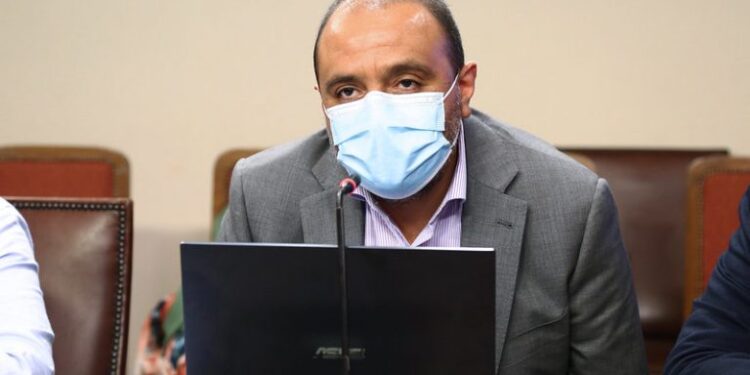 Ministro Ávila confirma término del CAE y condonación de la deuda en Comisión de Educación