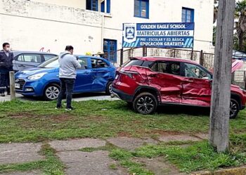 Una lesionada deja colisión entre automóvil particular y una grúa en Osorno 