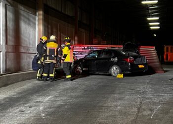 Osorno: colectivero en estado de ebriedad colisionó portón e ingresó a bodega de molino