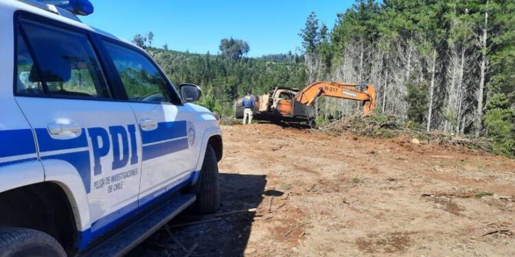 Los Ríos: Dos máquinas fueron destruidas en ataque incendiario en Mariquina
