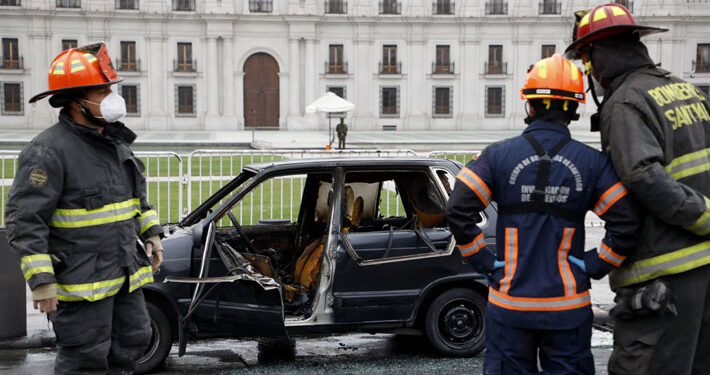 Hombre que se quemó frente a La Moneda es hermano de empresario de Algarrobo asesinado