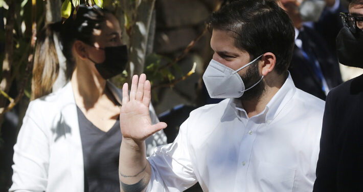 Presidente Boric presentará acciones legales contra sujeto que le lanzó piedra 