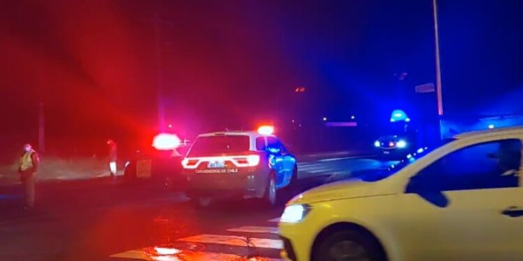 Carabineros atropellan a dos jóvenes en villa Portal Osorno este domingo