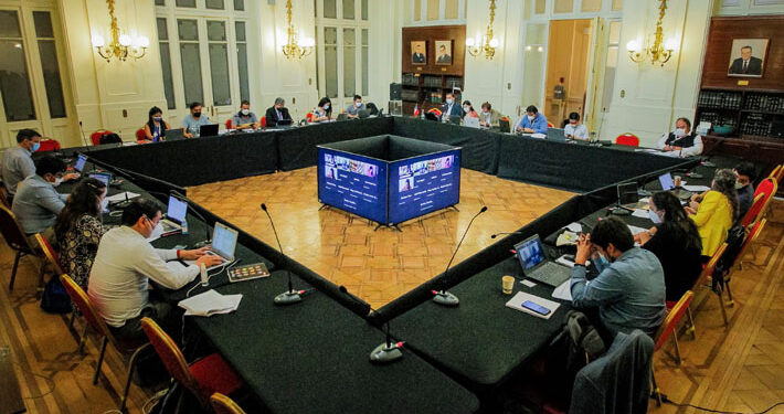Cadem: Confianza por la Convención Constitucional llega al punto más bajo (41%)
