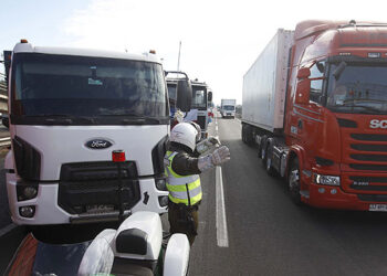 Paro de camioneros ha dejado nueve detenidos y cortes en ocho ciudades