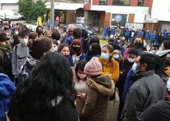 Osorno: colegio Emprender acuerda mesa de trabajo con apoderados tras manifestación