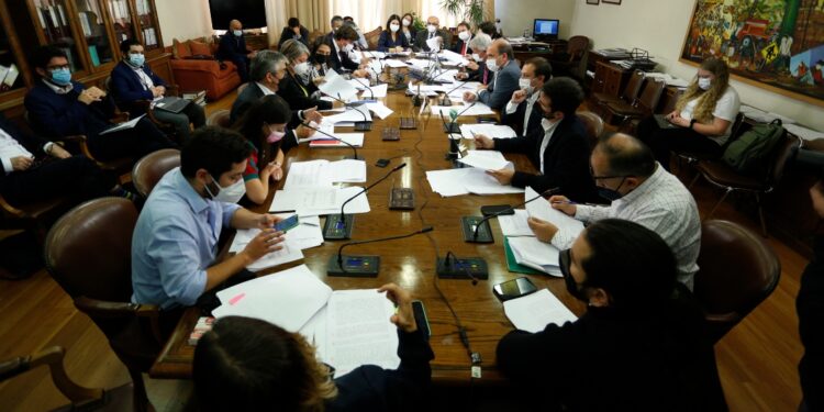 Comisión de Trabajo aprobó en general retiro acotado de fondos de pensiones