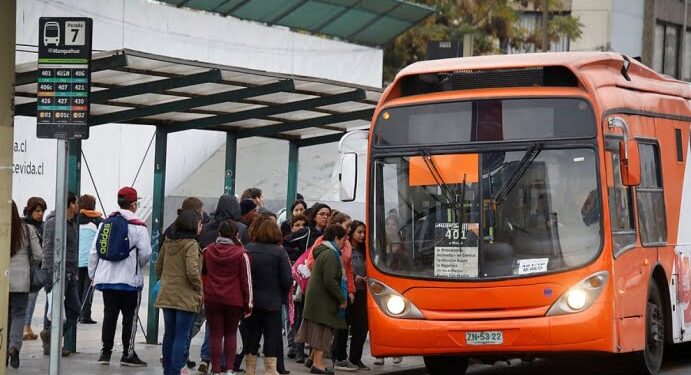 Ministro Marcel confirma que se congelarán precios del transporte público en todo el país