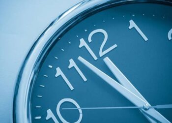 Seremi de Energía Los Lagos recuerda retrasar una hora los relojes este domingo 