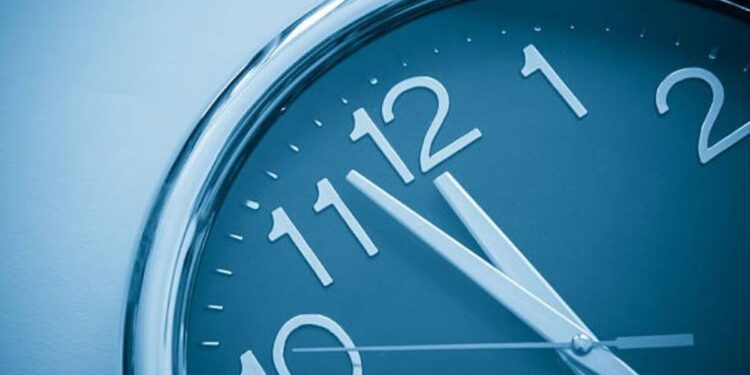 Seremi de Energía Los Lagos recuerda retrasar una hora los relojes este domingo 