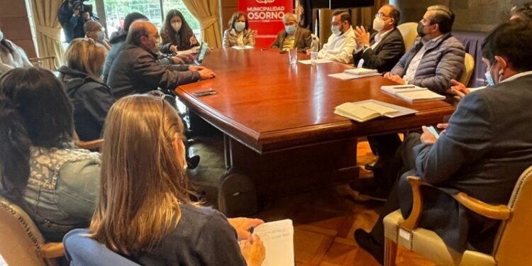 Municipio de Osorno eximirá del pago al gremio gastronómico para atender terrazas en invierno 