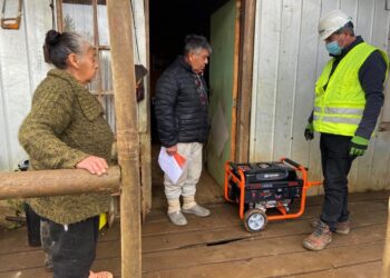 Entregan generador a persona electrodependiente en San Juan de la Costa