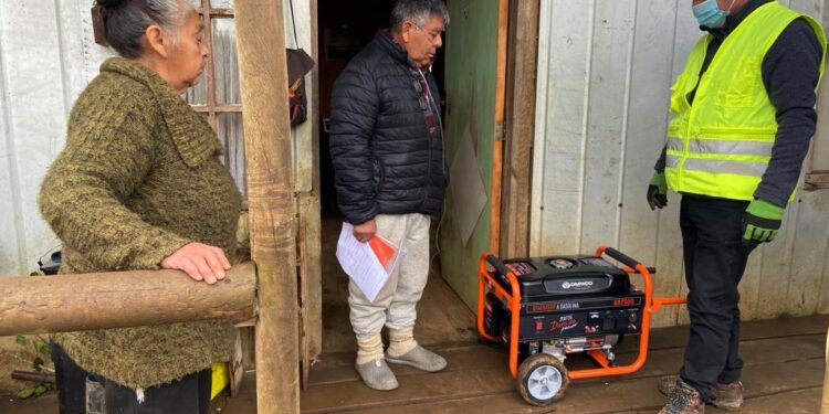 Entregan generador a persona electrodependiente en San Juan de la Costa