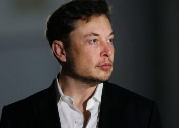Musk detiene compra de Twitter para aclarar cuentas falsas: Acciones cayeron más de 20%