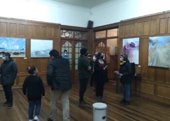 Osorno: exposición de pintura de Pucatrihue se exhibe en museo Surazo