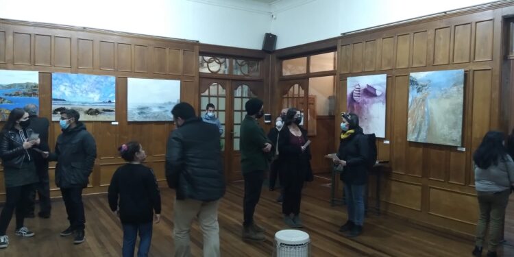 Osorno: exposición de pintura de Pucatrihue se exhibe en museo Surazo