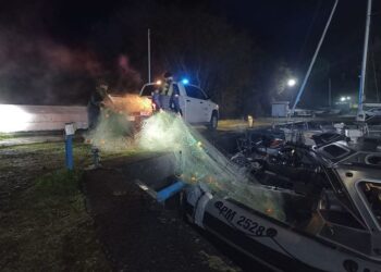 Rescatan 700 metros de red de pesca en Puerto Varas