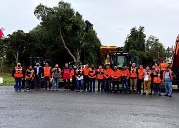 Osorno: entregan maquinaria a Vialidad para mejoramiento de caminos 