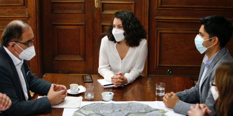 Ministra de Bienes Nacionales conoció proyecto villa del Adulto Mayor para Osorno
