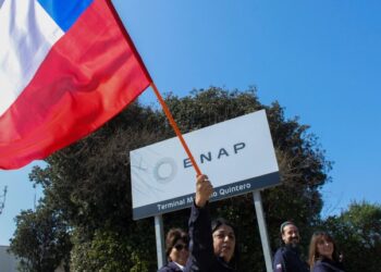 Trabajadores subcontratados de ENAP marchan en Hualpén tras fracaso de mesa de trabajo