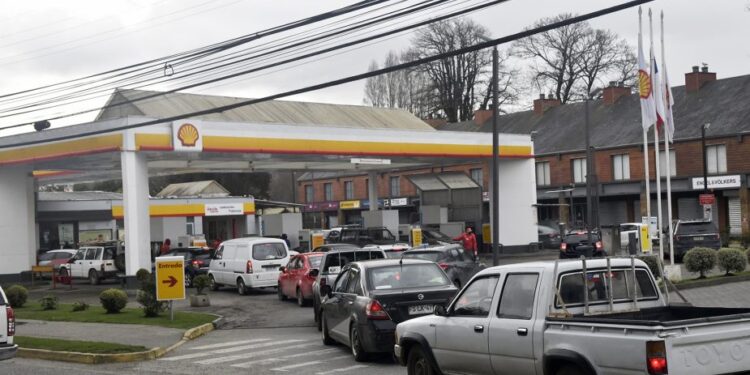 Autoridades de Los Lagos afirman que no hay desabastecimiento de combustible en la región