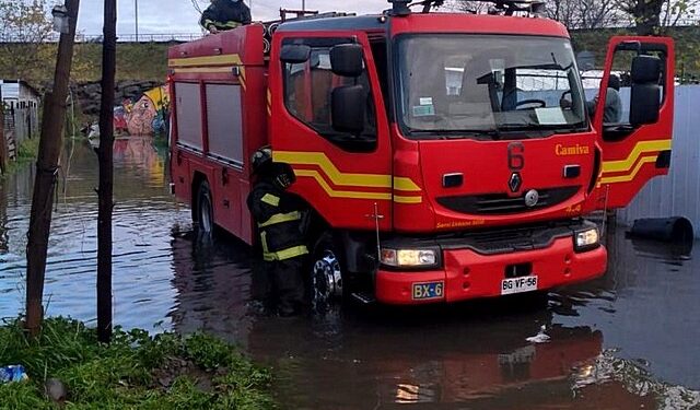 Anegamiento de calles dejó frente de mal tiempo en Osorno