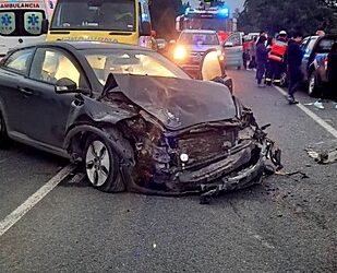 Colisión vehicular en ruta que une a Río Bueno con Lago Ranco dejó dos lesionados